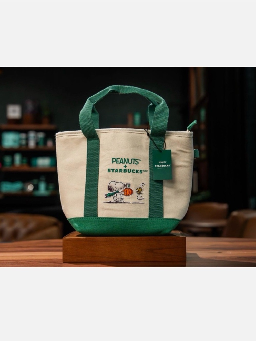 Starbucks Peanuts Canvas Tote in Cream & Green with Snoopy
